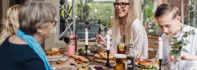 People eating in a restaurant 