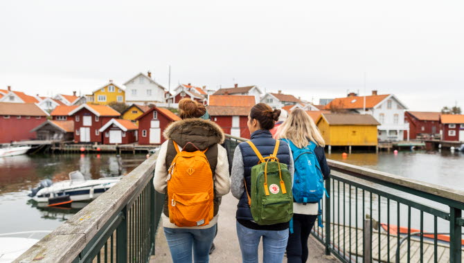 Människor som vandrar på Gullholmen