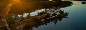 Läckö Slott i solnedgången en fin sommarkväll.