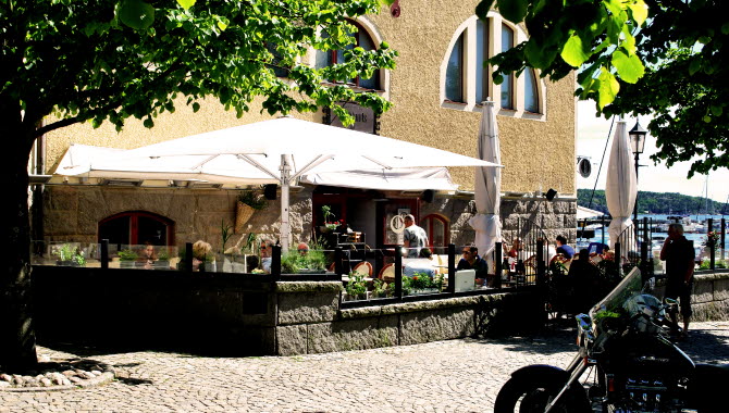 Backlunds uteservering vid Oskarsplatsen
