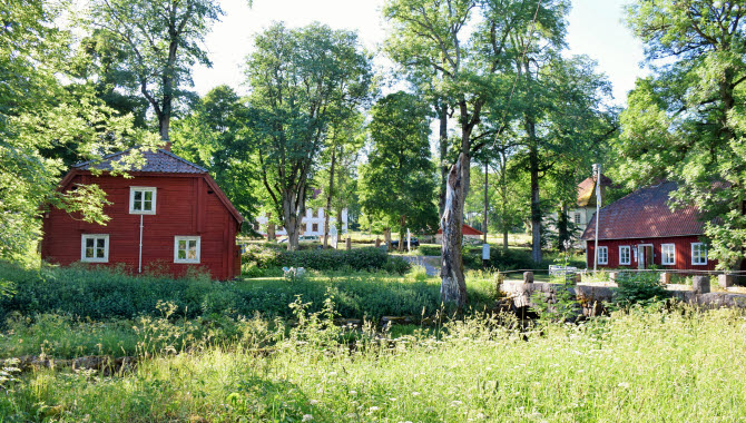 Röd byggnad.