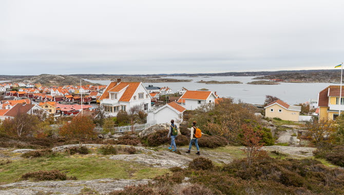 Människor som vandrar på Härmanö