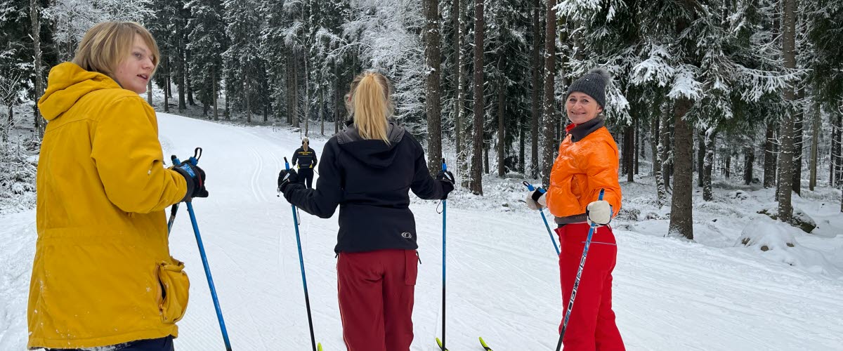Family on cross-country skis.