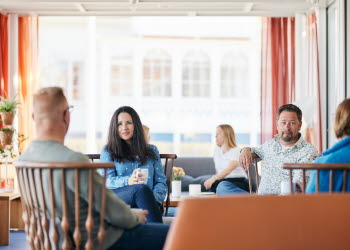Människor som deltager på konferens i Bohuslän