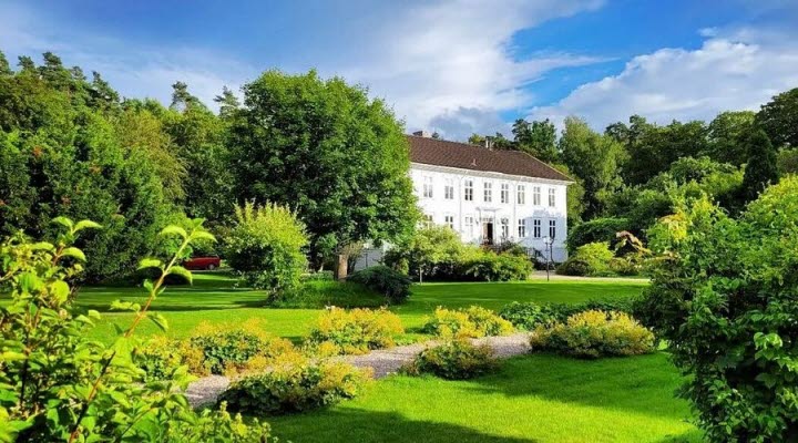 A beautiful exterior view of Rydals Herrgård (Manor House) and the park-like garden