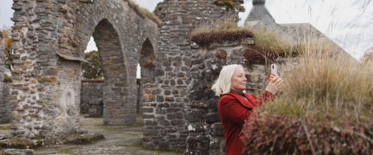 Woman at a ruin.