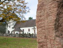 Runsten vid Leksbergs kyrka, Mariestad. 