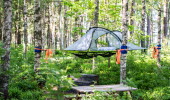 Trädupphängt tält Holsljunga camping