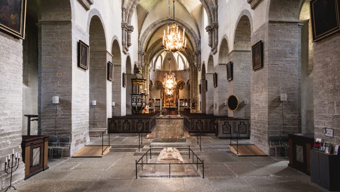 Bild av Varnhems klosterkyrka invändigt