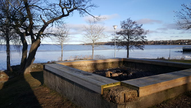 Grillplats på Karlsholme med utsikt över Vänern.