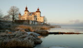 Ett vitt slott en frostig morgon.