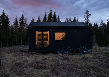 Tiny House InForest i skogarna utanför Hjo. 