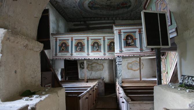 Interiör av Suntaks gamla kyrka utanför Tidaholm.