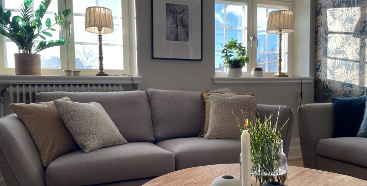 Vardagsrummet med soffgrupp på Stationshuset Bed & Breakfast i Ed