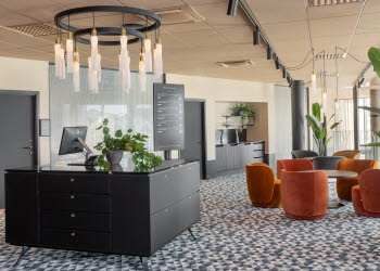 A reception and lounge area at Clarion Hotel Karlatornet