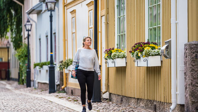 Woman strolling in Hjo