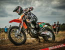 Person på en Enduro motorcrosscykel. 