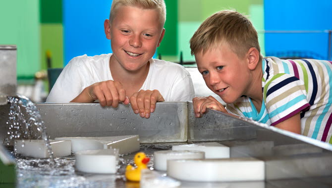 Undersök, upplev och upptäck i naturvetenskapens underbara värld!