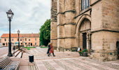 Personer utanför domkyrkan 