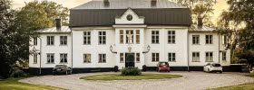 A white mansion on the Swedish country side