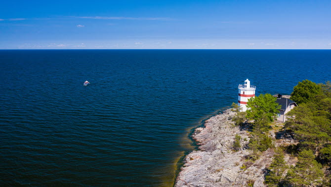 Flygfoto över fyren på Djurö.