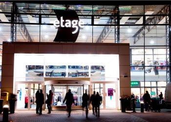 Ingången till shoppinghuset Etage på Överbyområdet.