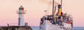 Steamship Trafik on its way into the harbour in Hjo. 