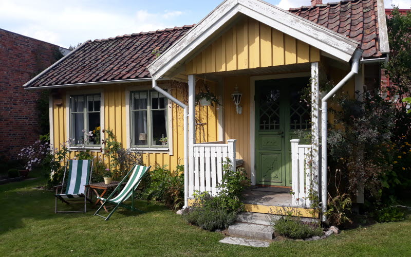 A small cabin near the city center of Hjo.