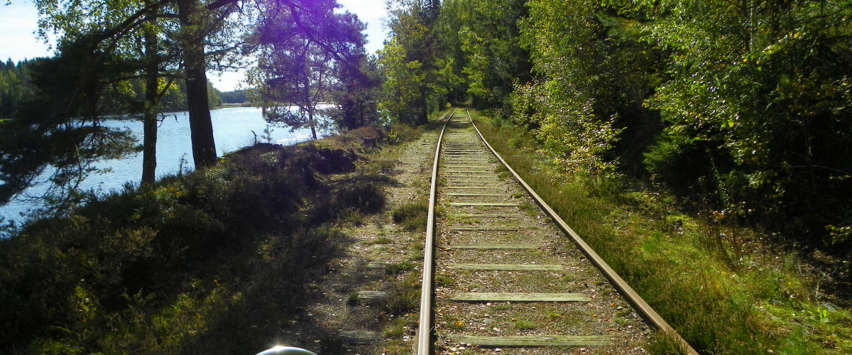 Trampa dressin på gammal järnväg