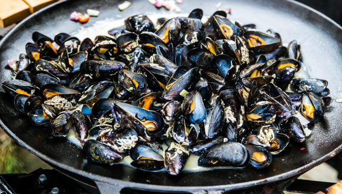 Musslor som kokas