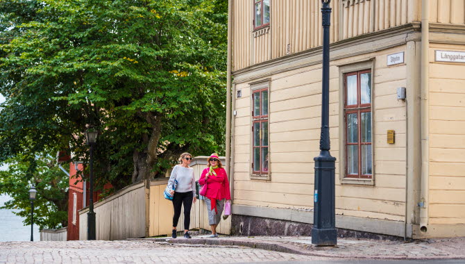 Människor i trästaden Hjo