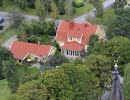 An overwiev of a yellow house seen from above