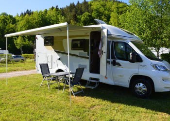 Husbil vid Sätila camping.