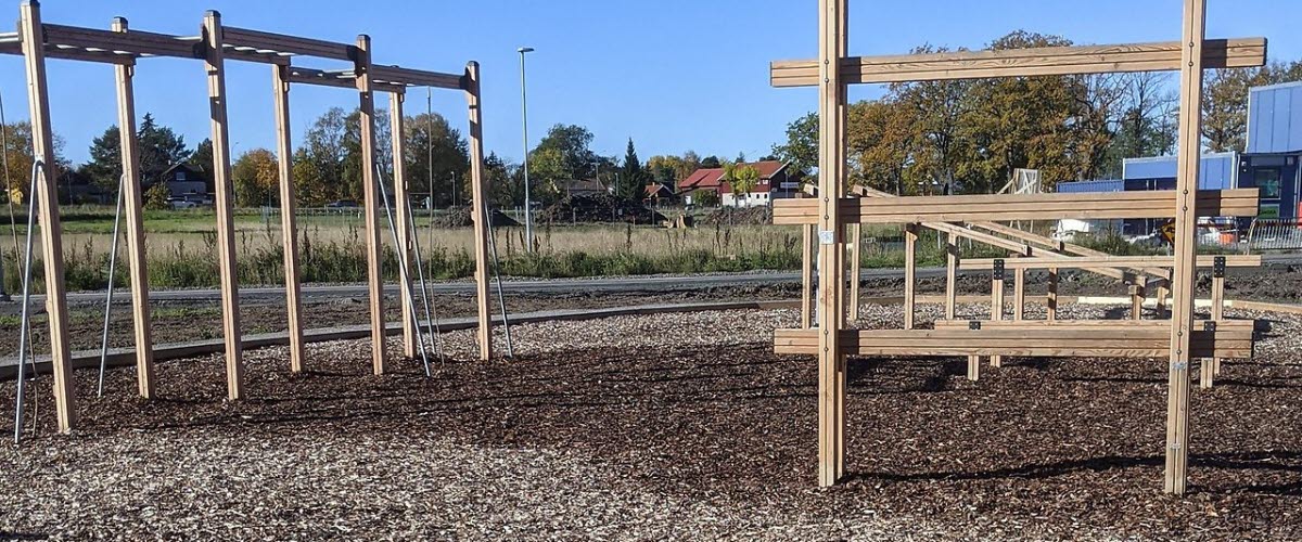 Outdoor gym of the type obstacle course