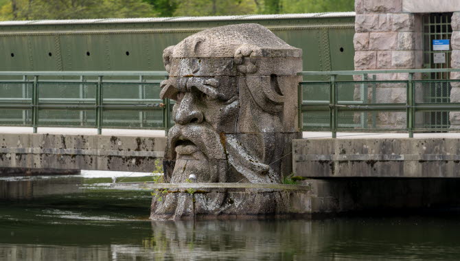 The sculpture Strömkarlen in Trollhättan