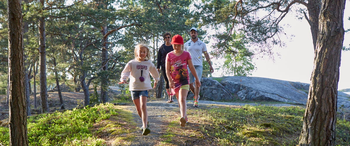 Vandring med guide på Kållandsö vid Läckö Slott