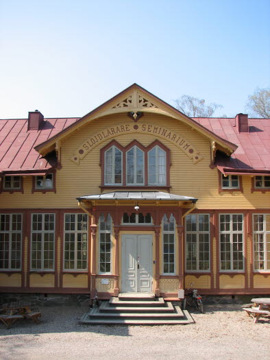 The exterior of the world famous historical school of handcraft at Nääs. The school was active 1872-1966, and is still used for shorter courses within the area.