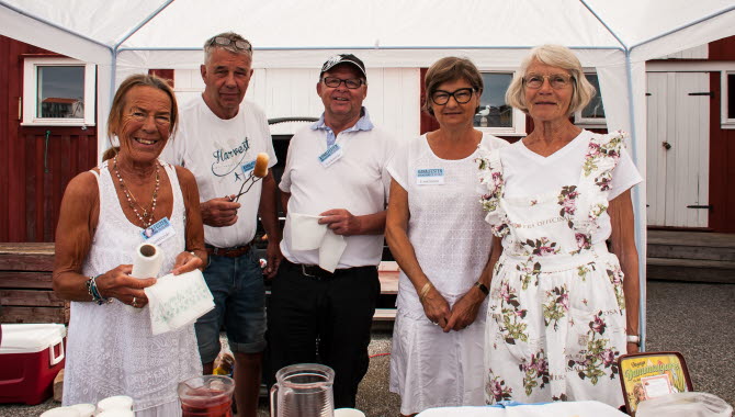 Kanalfesten i Grundsund 2019. Fika och hembakt hjältarna.