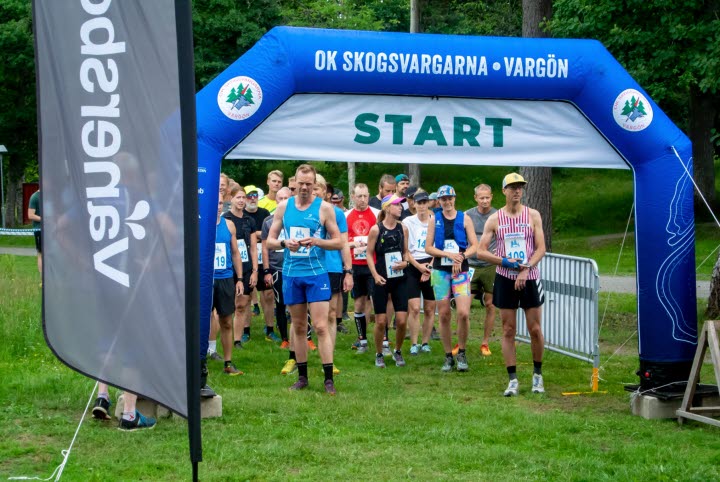 Runners at starting point