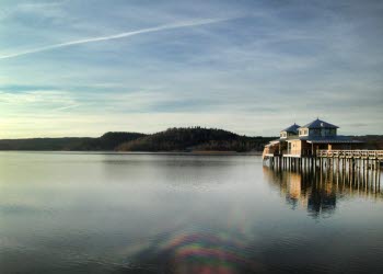The lake Åsunden with kallbadhuset