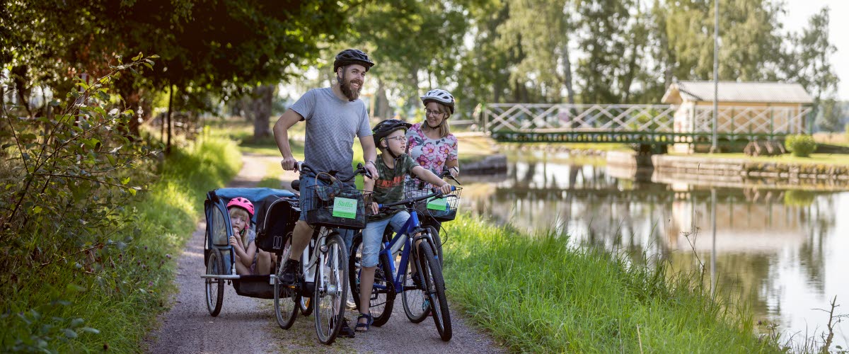 Sustainable Stella cykling längs Göta kanal